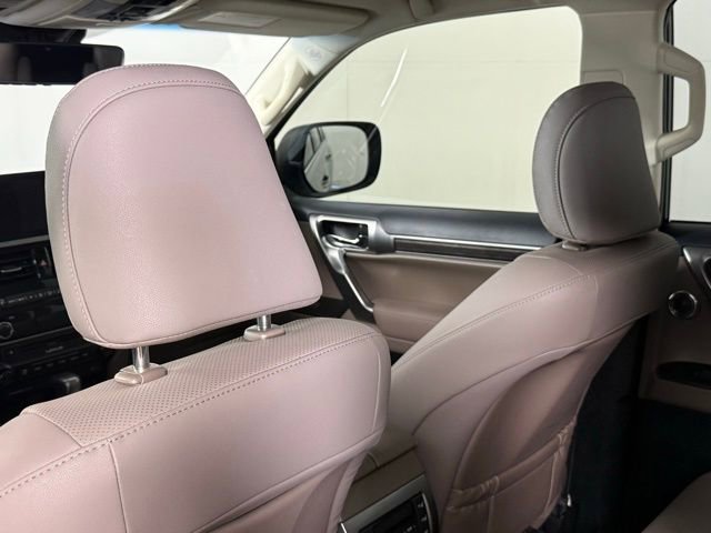 Used 2023 Lexus GX 460 Premium w/ Accessory Package AWD/4WD image 27