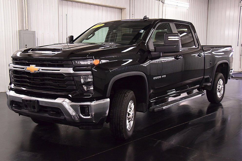 Used 2025 Chevrolet Silverado 2500 LT w/ Convenience Package image 3