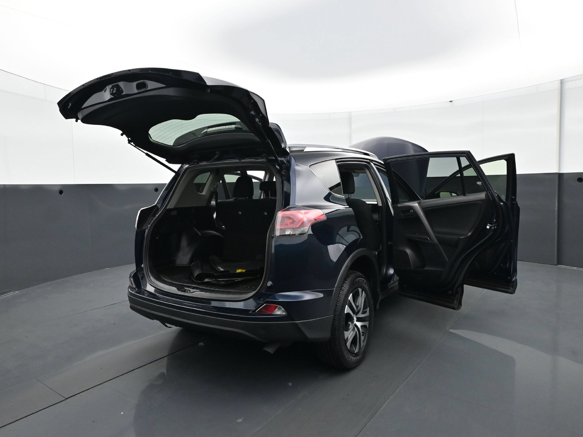 Used 2017 Toyota RAV4 LE w/ All Weather Liner Package FWD image 33