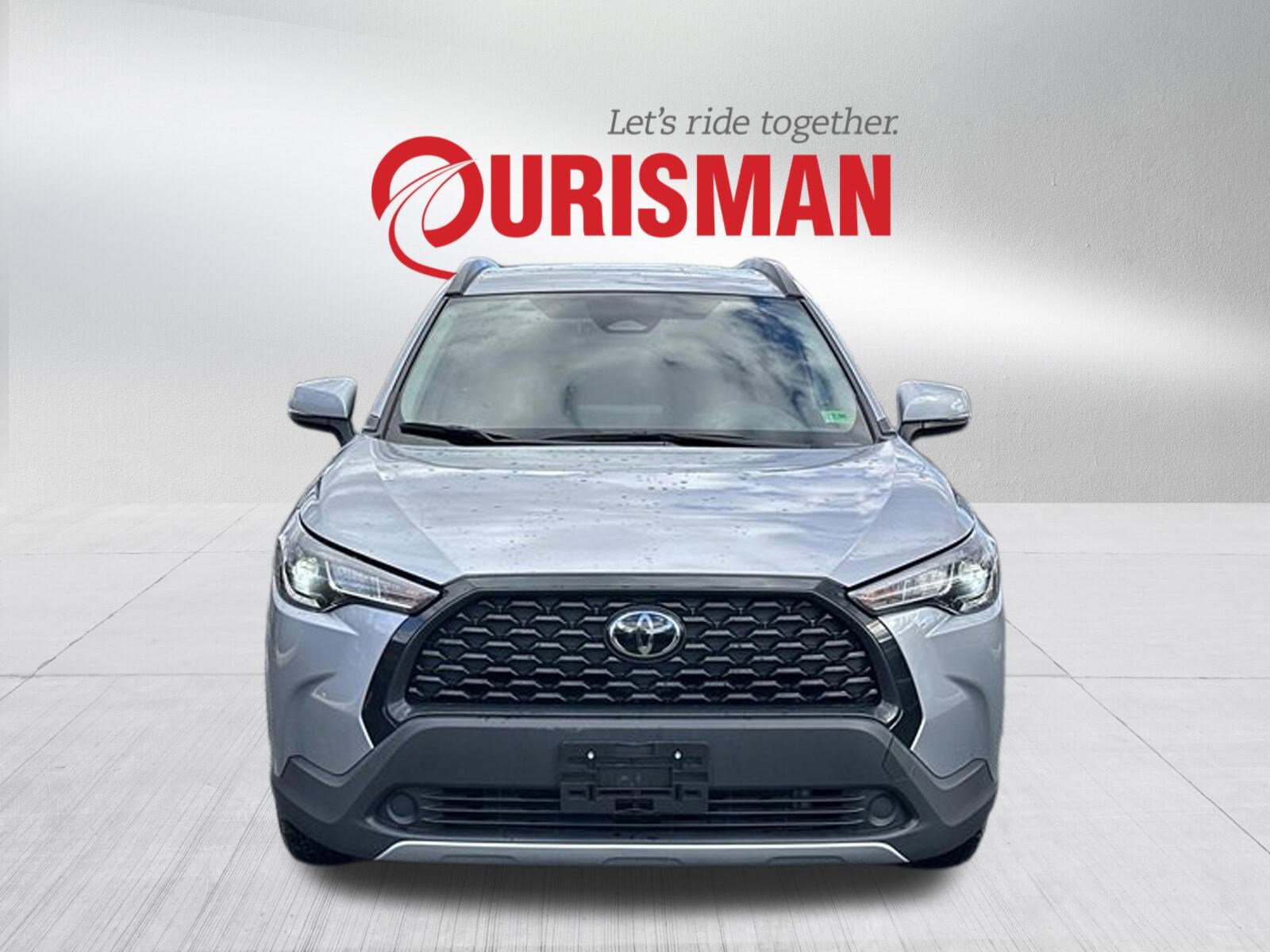 Used 2024 Toyota Corolla Cross LE image 6