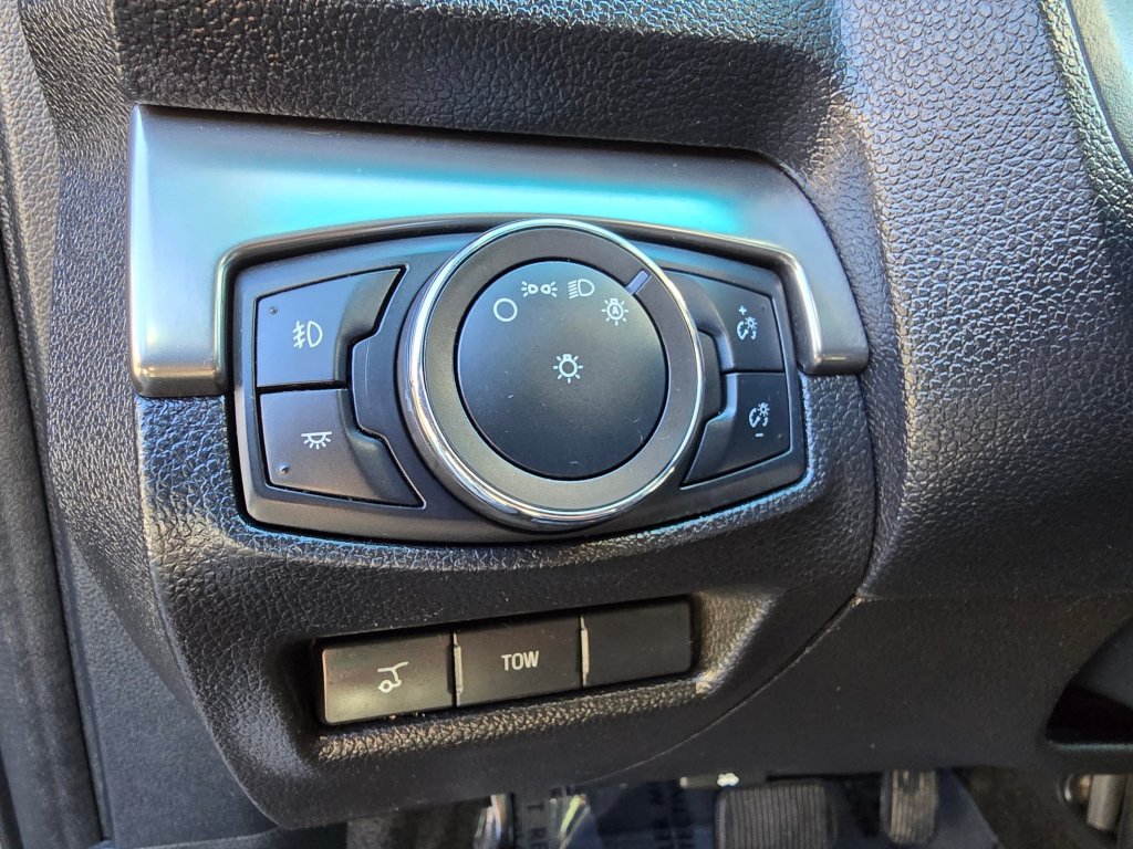 Used 2018 Ford Explorer XLT w/ XLT Appearance Package AWD/4WD image 34