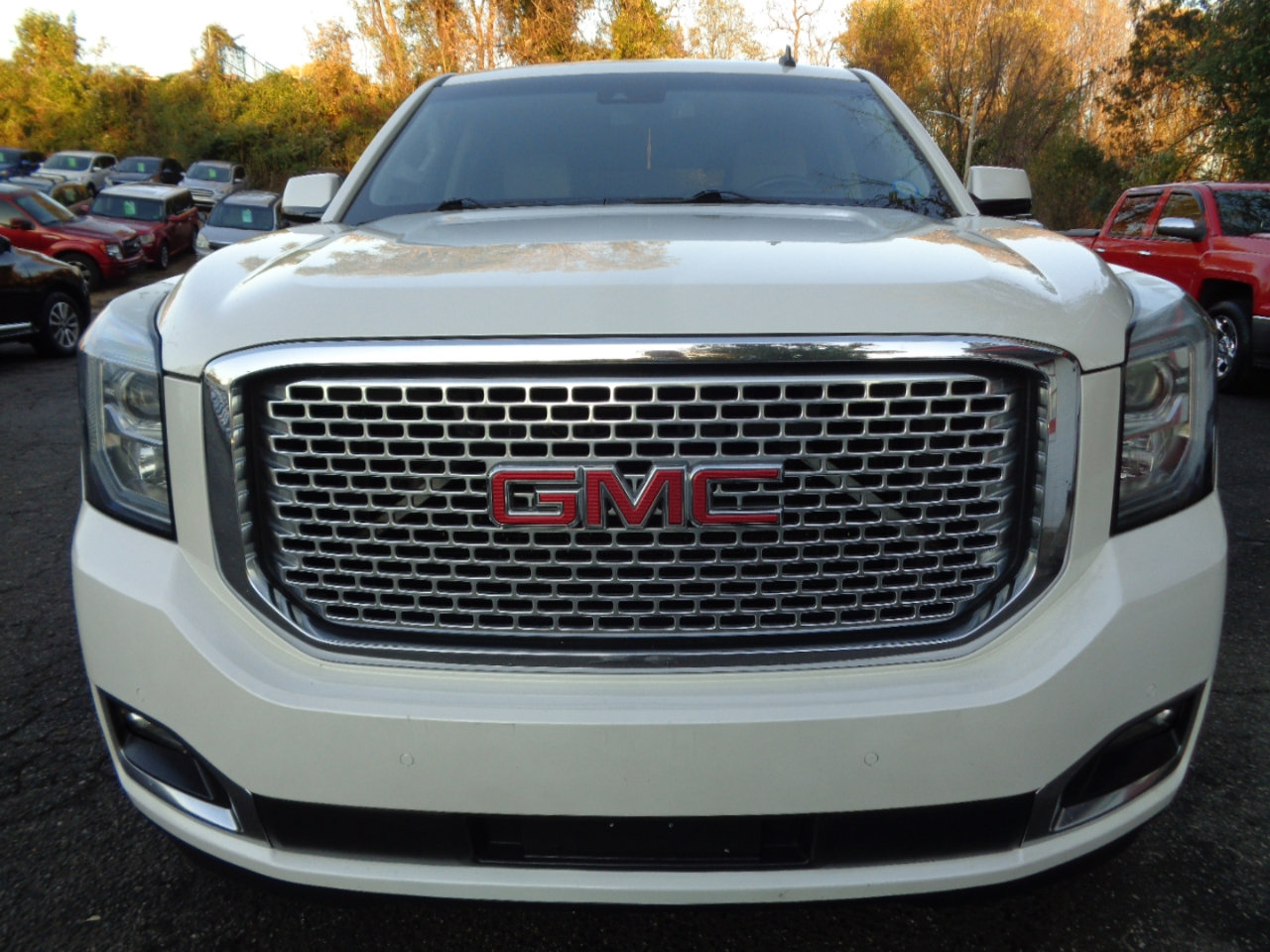 Used 2015 GMC Yukon Denali w/ Touring Package image 2