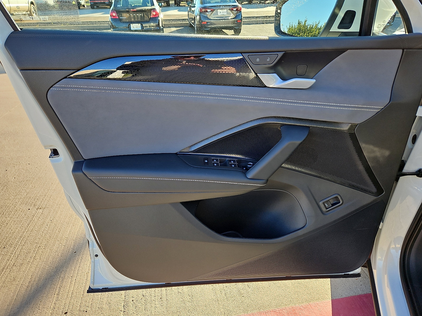 New 2026 Volkswagen Tiguan SE FWD image 13