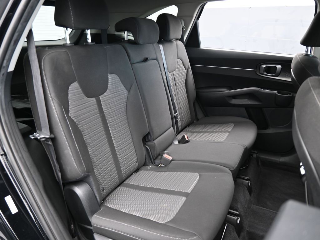 Used 2022 Kia Sorento LX image 41