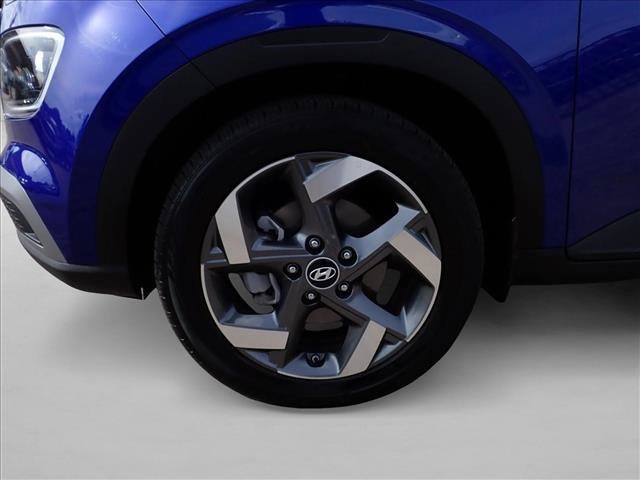 Used 2025 Hyundai Venue Limited FWD image 7