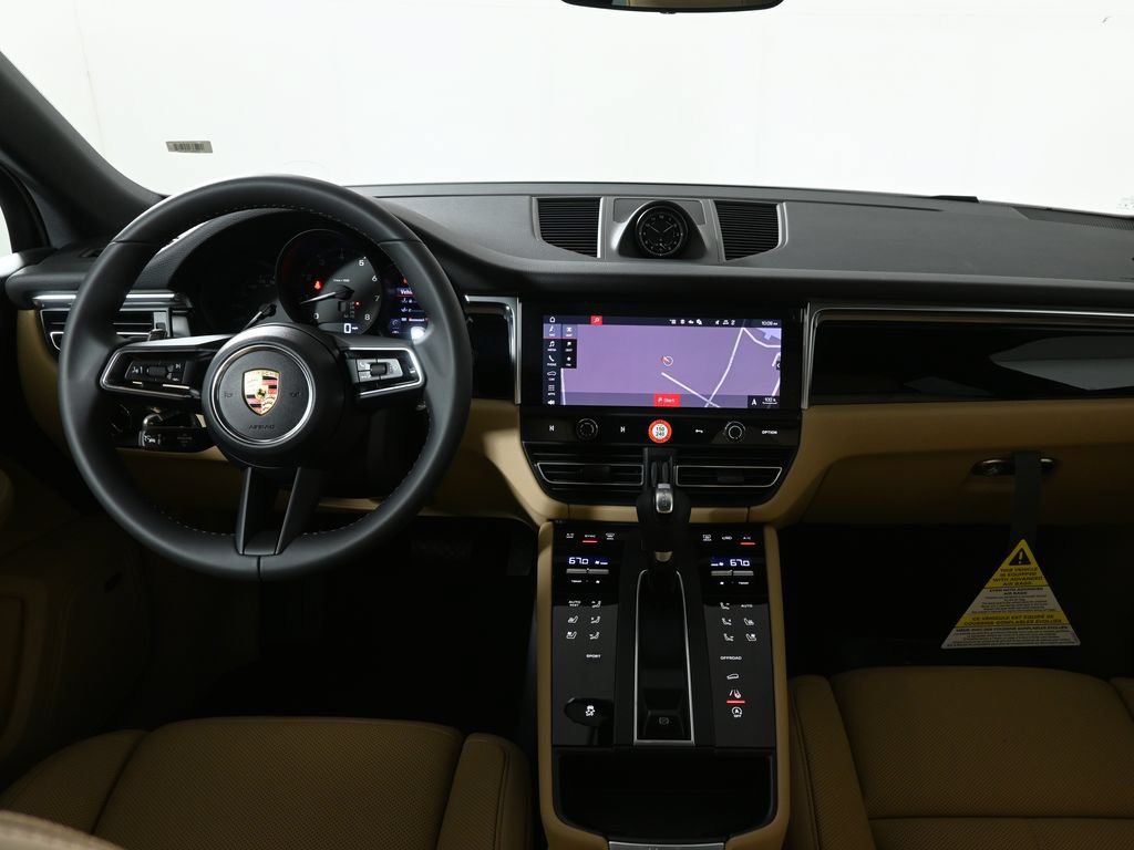 Used 2026 Porsche Macan AWD/4WD image 16
