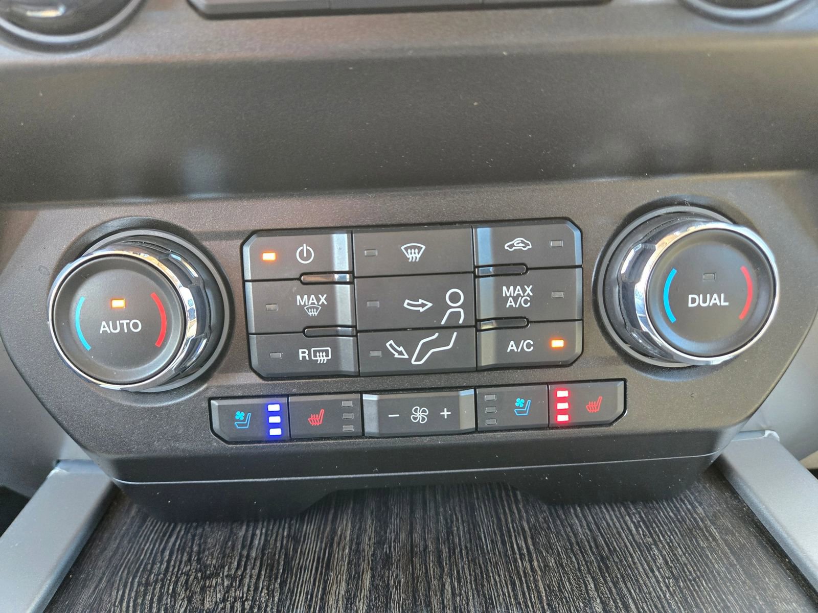 Used 2021 Ford F250 Lariat w/ Chrome Package image 30