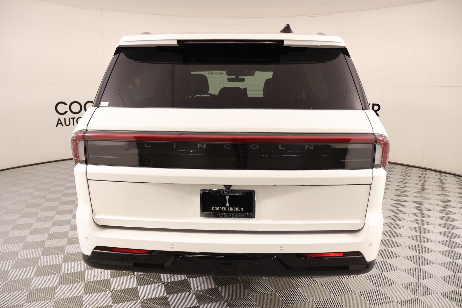 New 2025 Lincoln Navigator Reserve AWD/4WD image 24