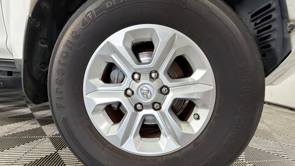 Used 2015 Toyota 4Runner SR5 AWD/4WD image 36