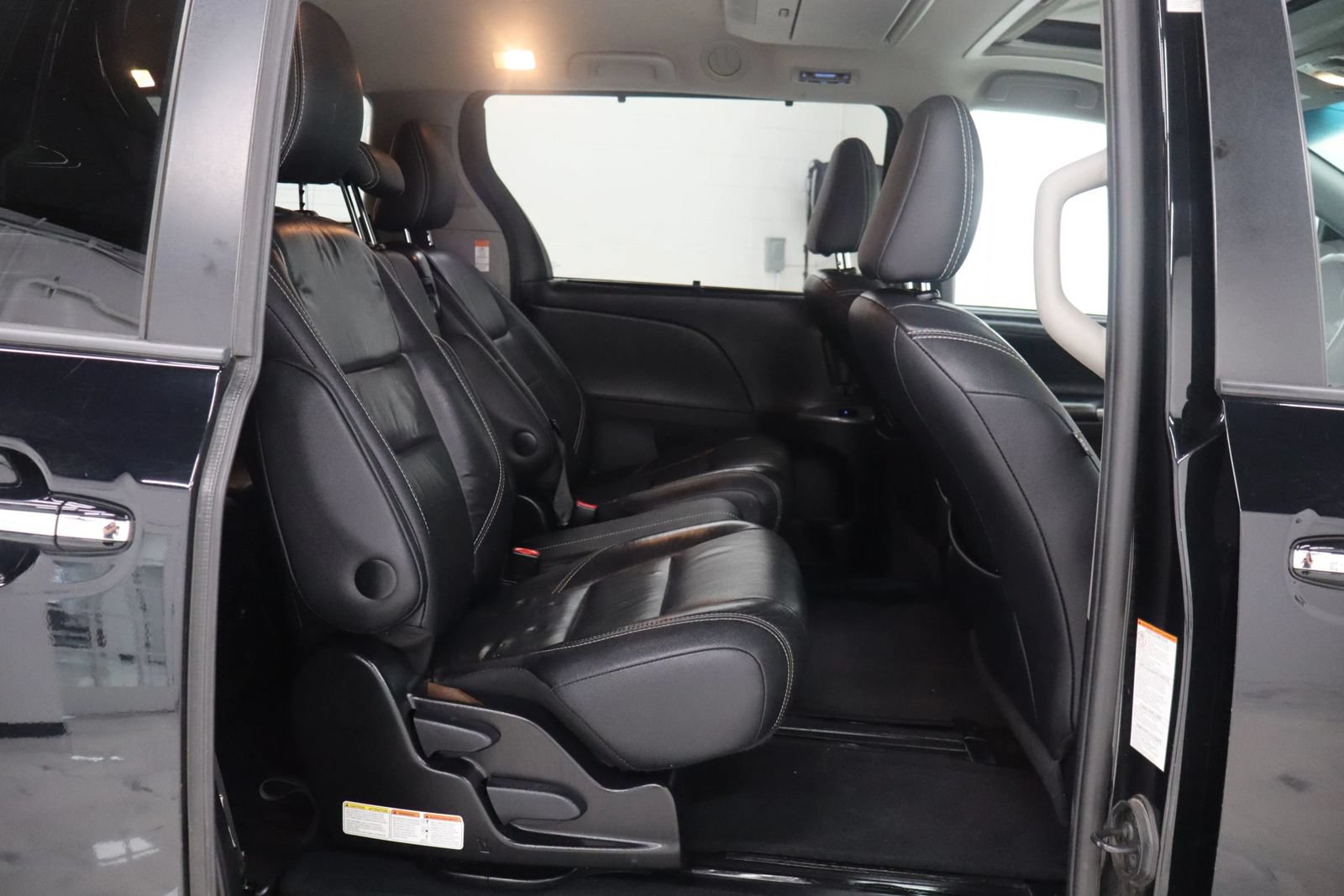 Used 2017 Toyota Sienna SE Premium FWD image 19
