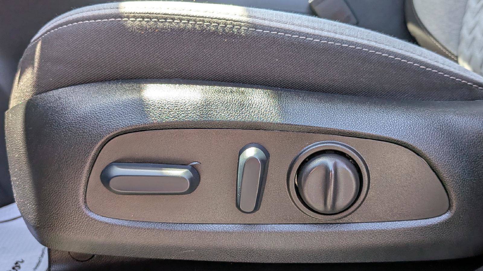 Used 2023 Chevrolet Equinox LT AWD/4WD image 14