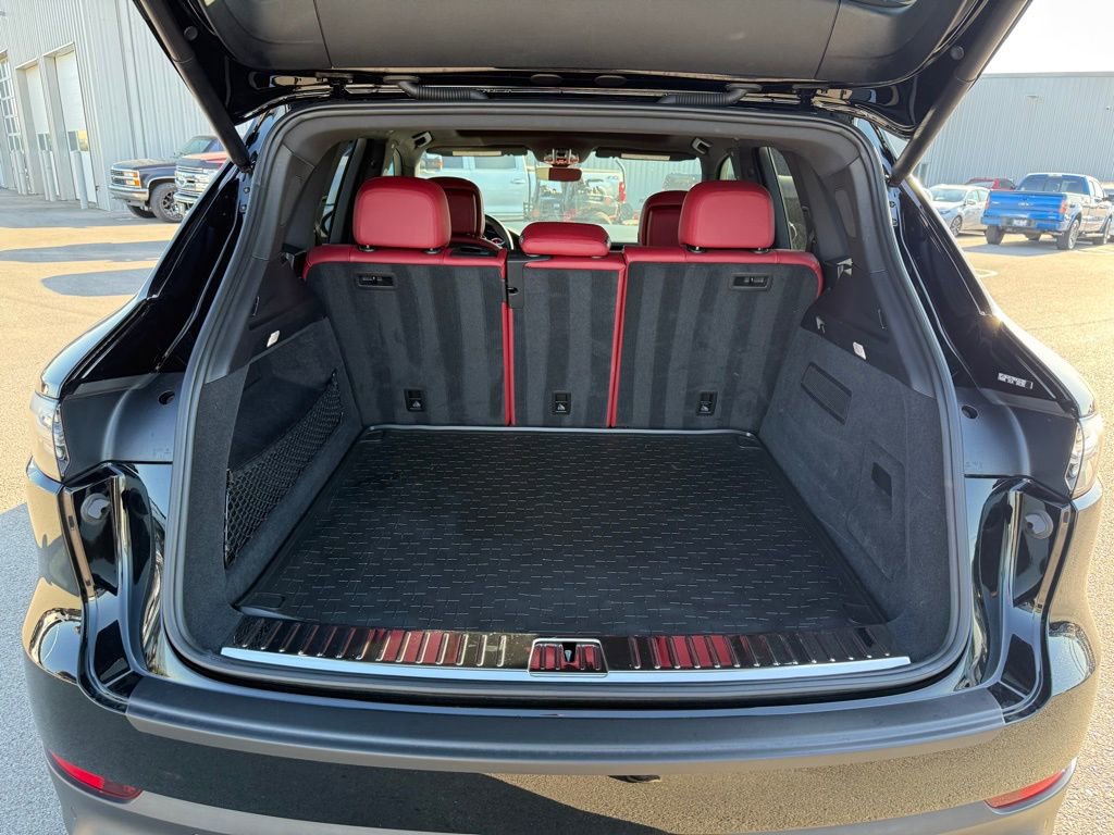 Used 2022 Porsche Cayenne S image 20