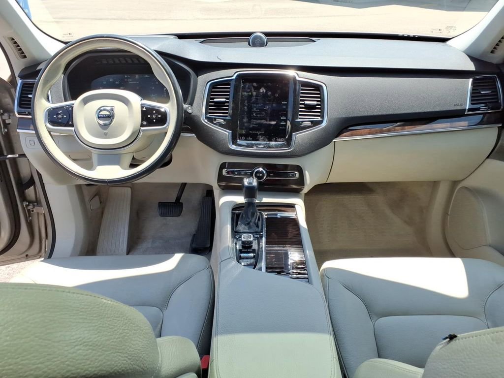 Used 2016 Volvo XC90 T6 Momentum w/ Momentum Plus Package AWD/4WD image 8