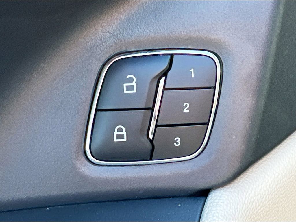 Used 2024 Ford Expedition XLT image 22