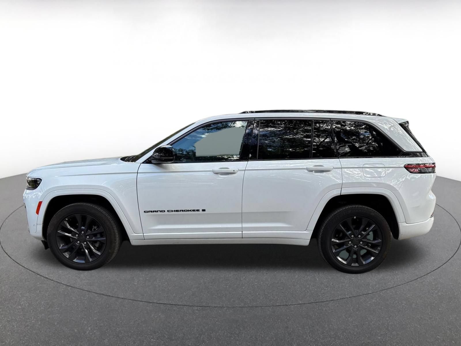 Used 2026 Jeep Grand Cherokee Limited AWD/4WD image 7