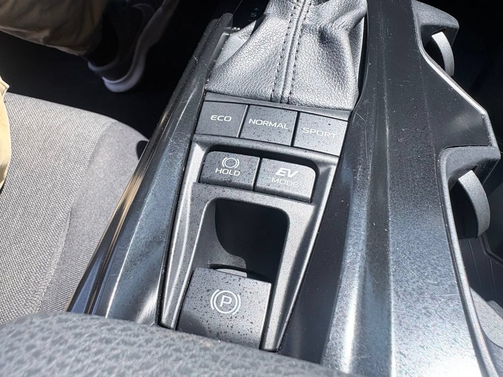 Used 2025 Toyota Camry LE FWD image 23