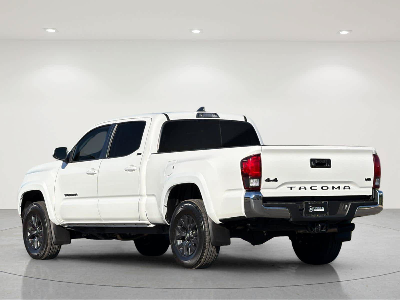 Used 2022 Toyota Tacoma SR5 AWD/4WD image 3