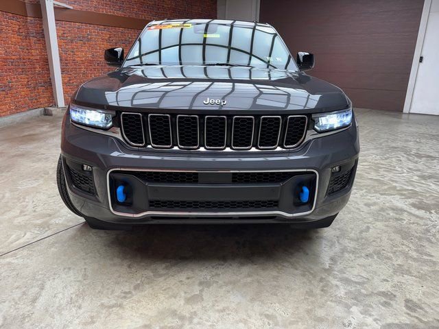 Used 2024 Jeep Grand Cherokee Overland w/ Luxury Tech Group IV image 8