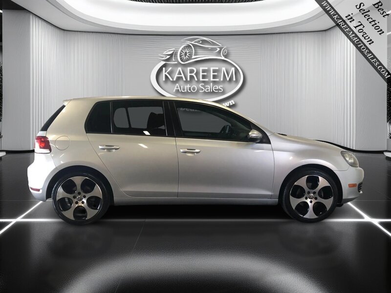 Used 2011 Volkswagen Golf 4-Door image 4