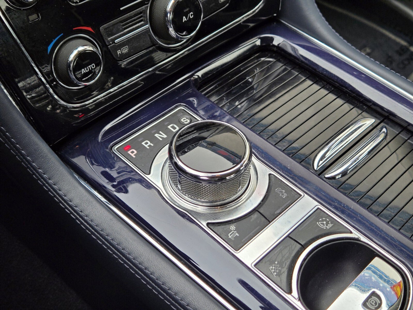 Used 2011 Jaguar XJ L image 20