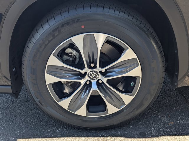 Used 2023 Toyota Highlander XLE image 11