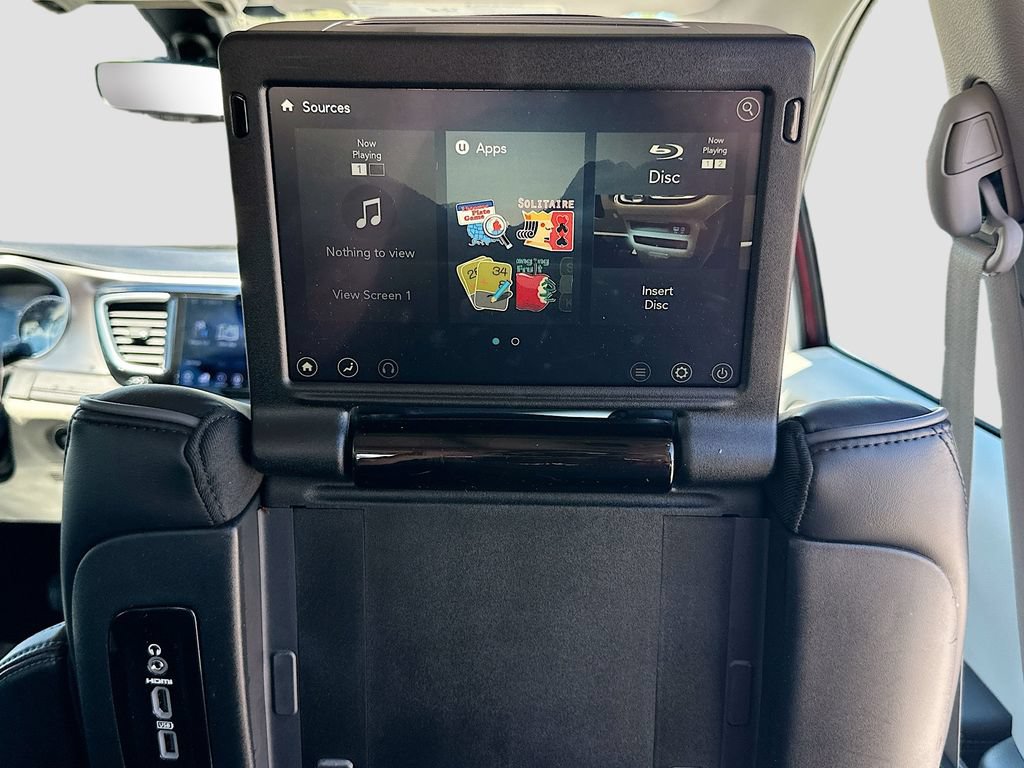 Used 2017 Chrysler Pacifica Limited w/ UConnect Theater Package FWD image 24