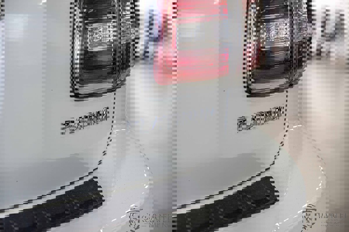 Used 2019 Nissan Armada Platinum image 18