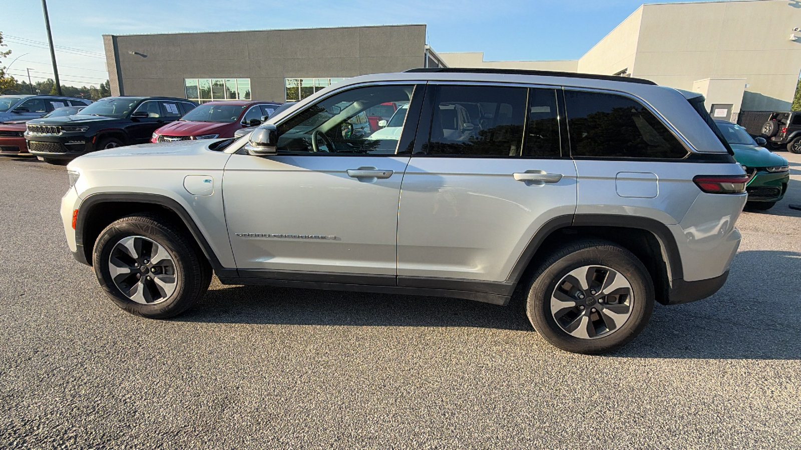 Used 2024 Jeep Grand Cherokee Limited 4xe AWD/4WD image 11