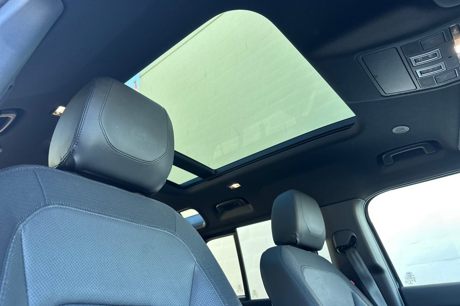 Used 2023 Land Rover Defender 110 X-Dynamic SE image 20