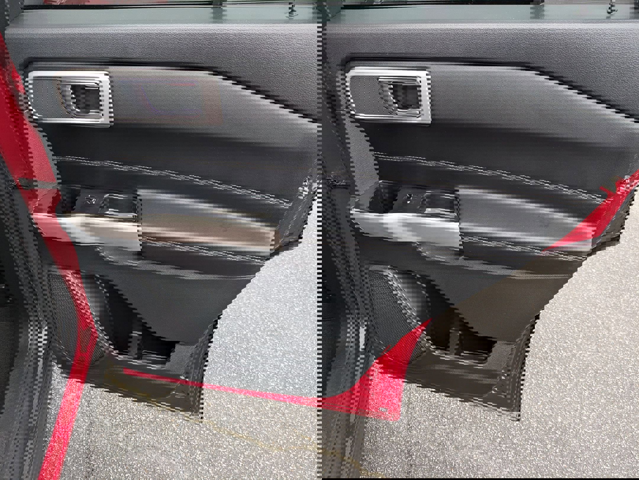 Used 2022 Ford Explorer XLT image 31