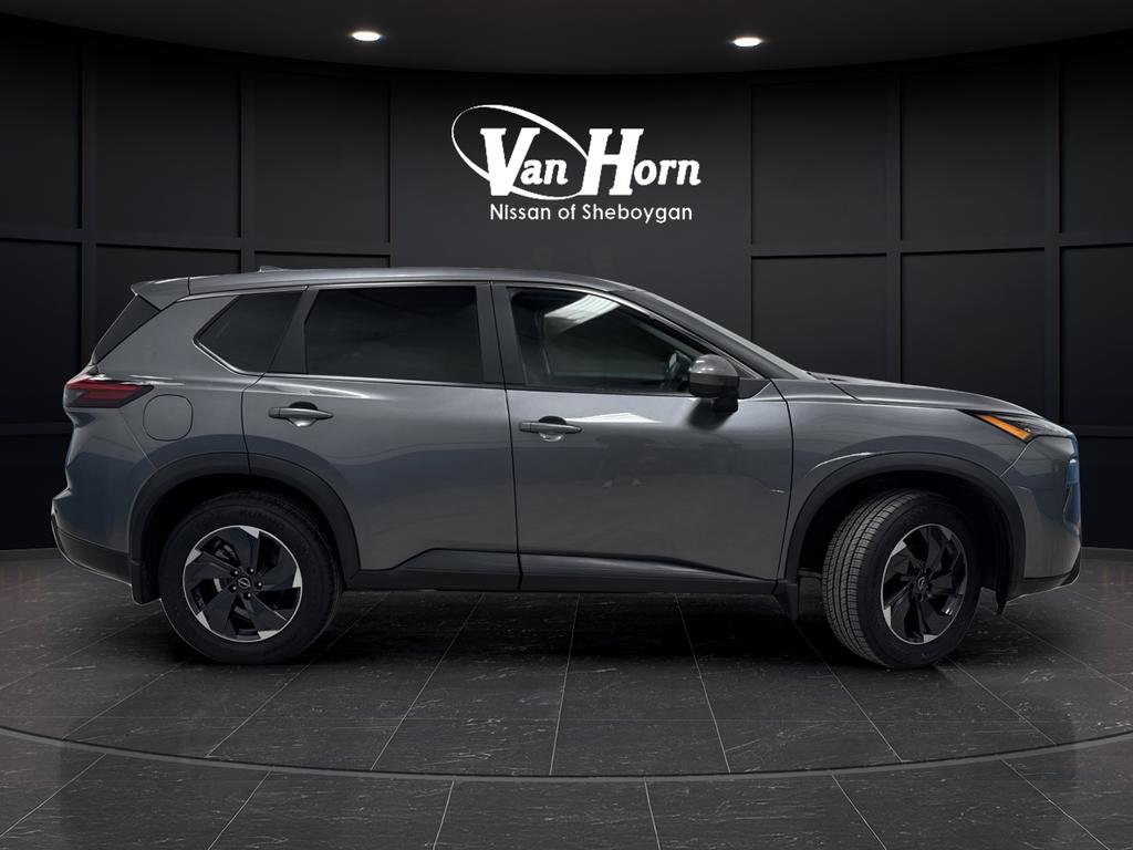 Used 2024 Nissan Rogue SV image 2