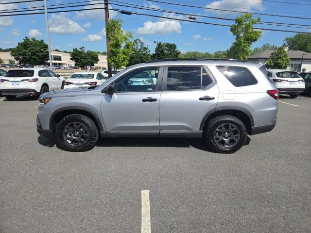 Used 2025 Honda Pilot TrailSport image 2