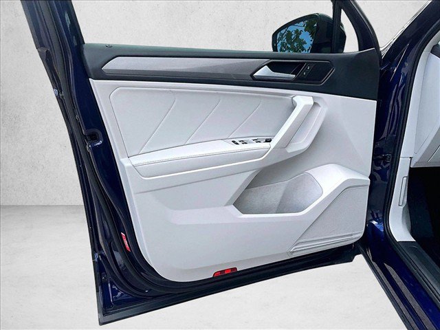 Used 2022 Volkswagen Tiguan SE FWD image 17