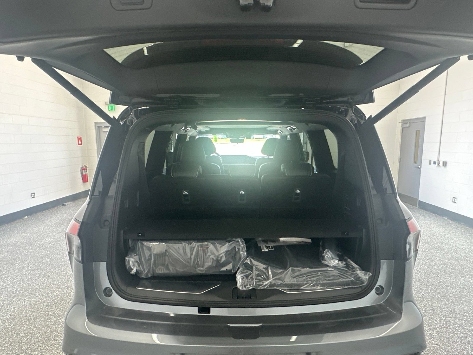 New 2027 INFINITI QX80 Autograph w/ Premium Cargo Package AWD/4WD image 11