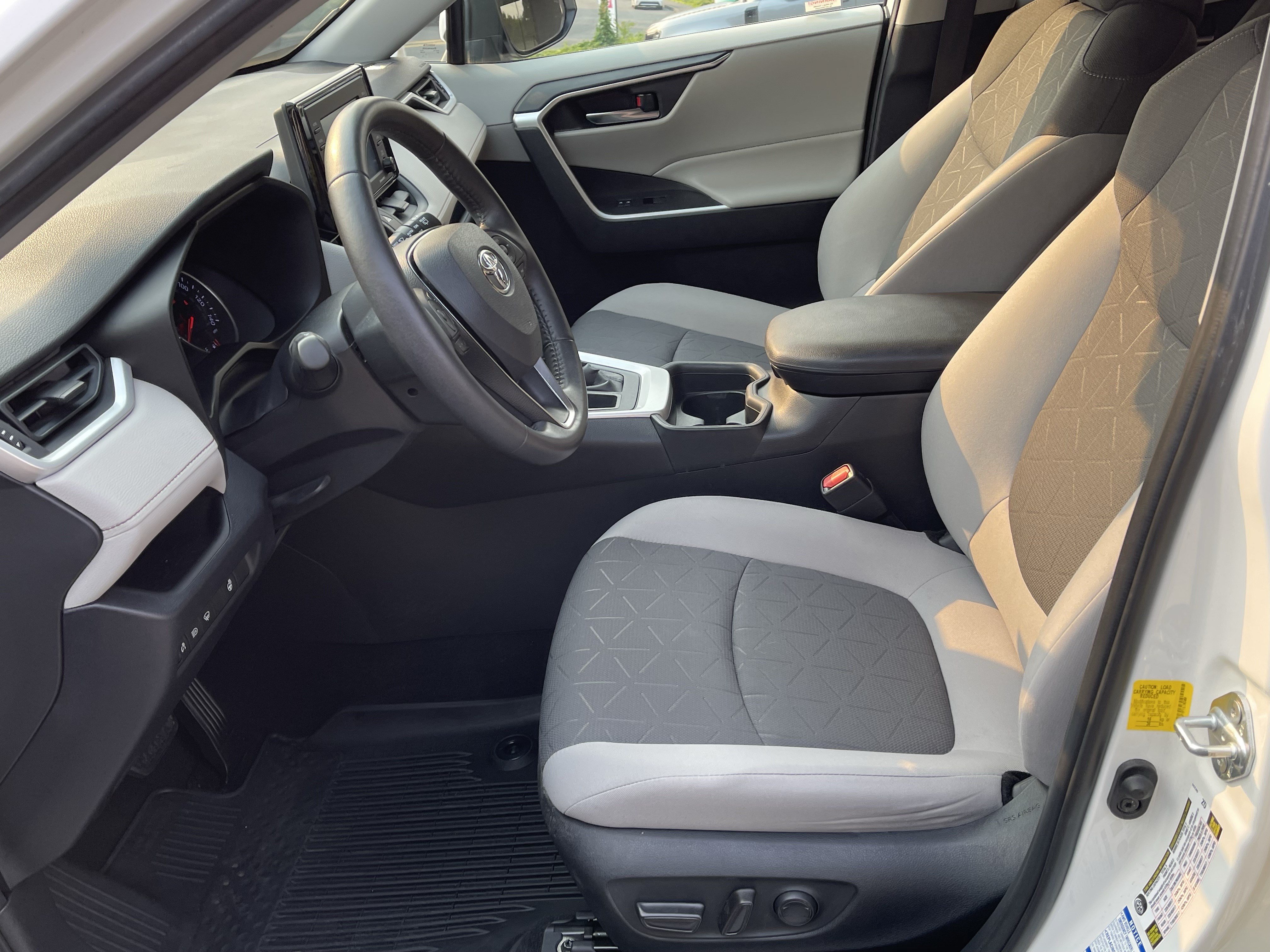 Certified 2020 Toyota RAV4 XLE w/ XLE Grade Weather Package AWD/4WD image 10