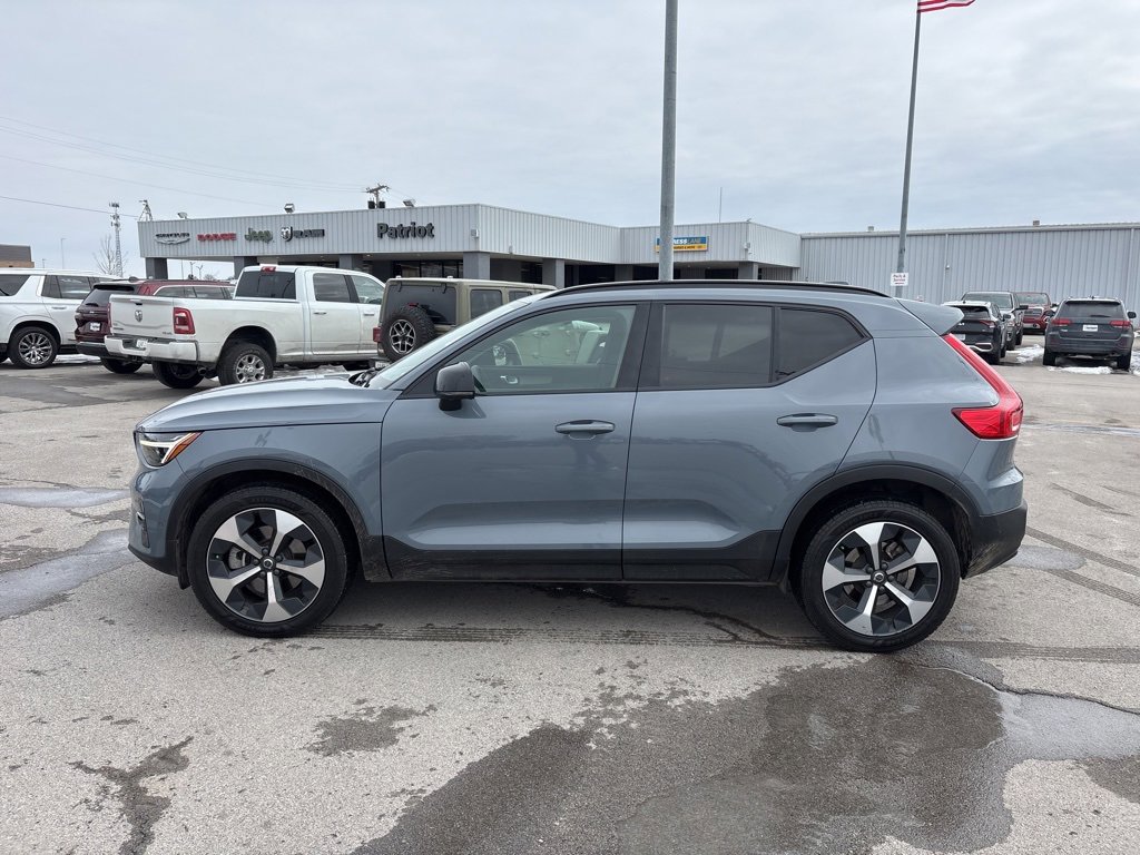 Used 2023 Volvo XC40 B4 Ultimate image 6