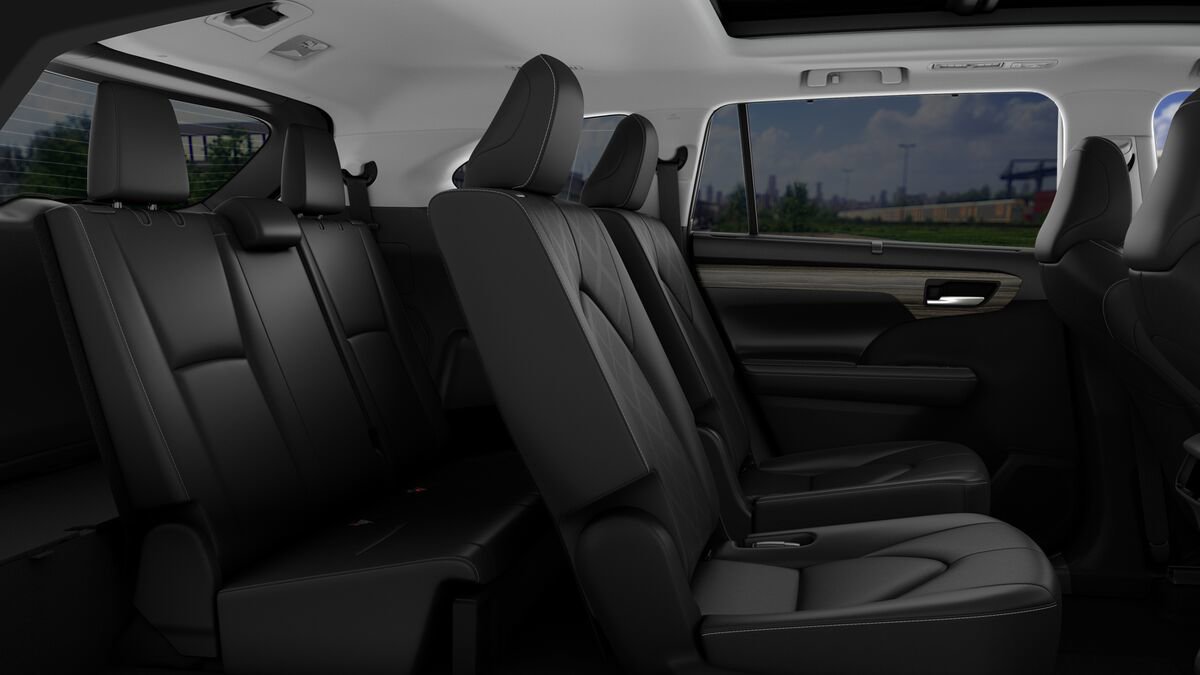 New 2026 Toyota Highlander Platinum image 24