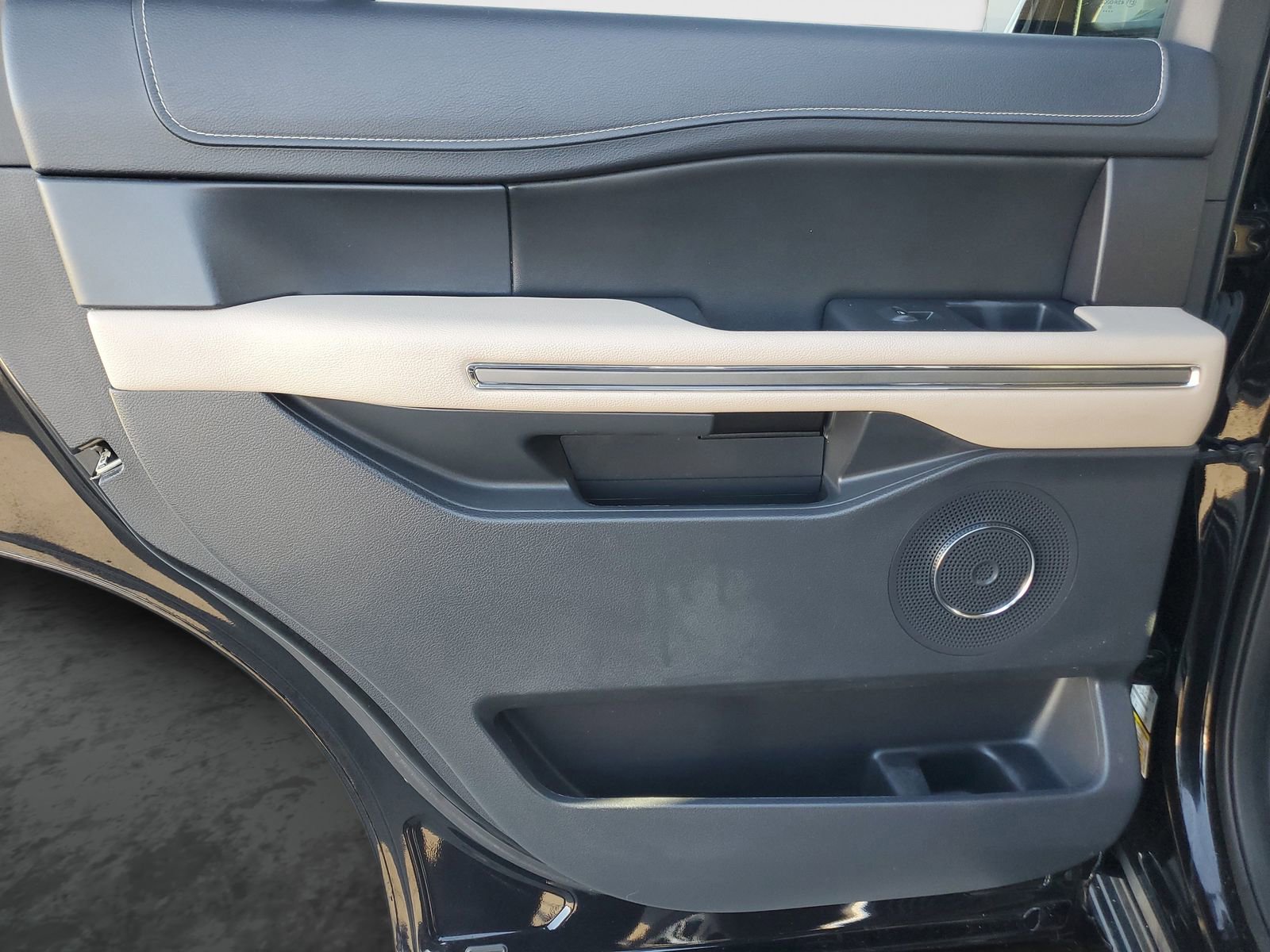 Used 2022 Ford Expedition XLT image 17