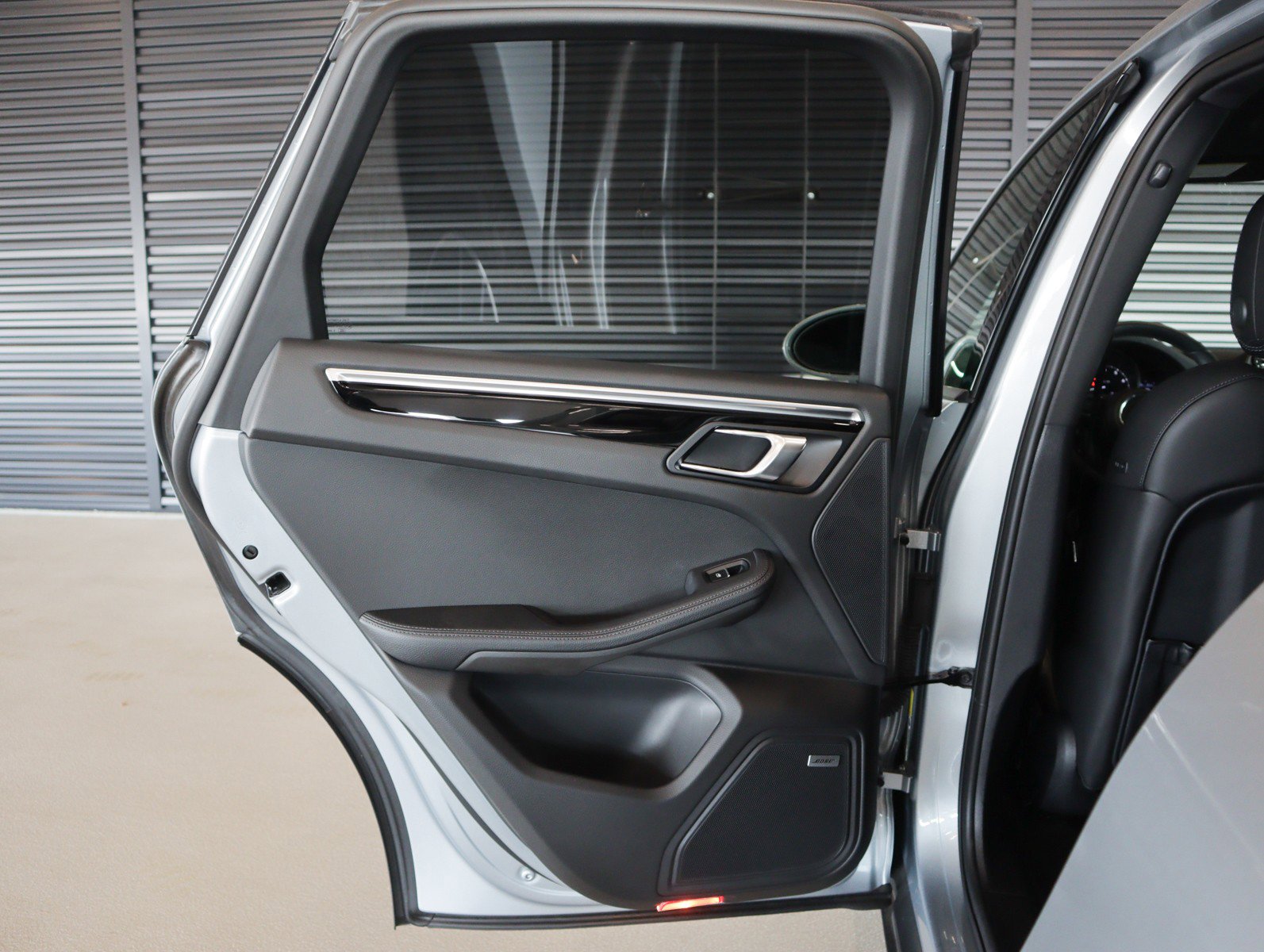 Certified 2022 Porsche Macan image 26