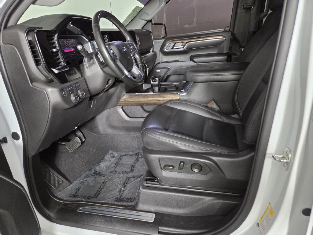 Used 2024 Chevrolet Silverado 1500 LT Trail Boss w/ LT Trail Boss Premium Package AWD/4WD image 14