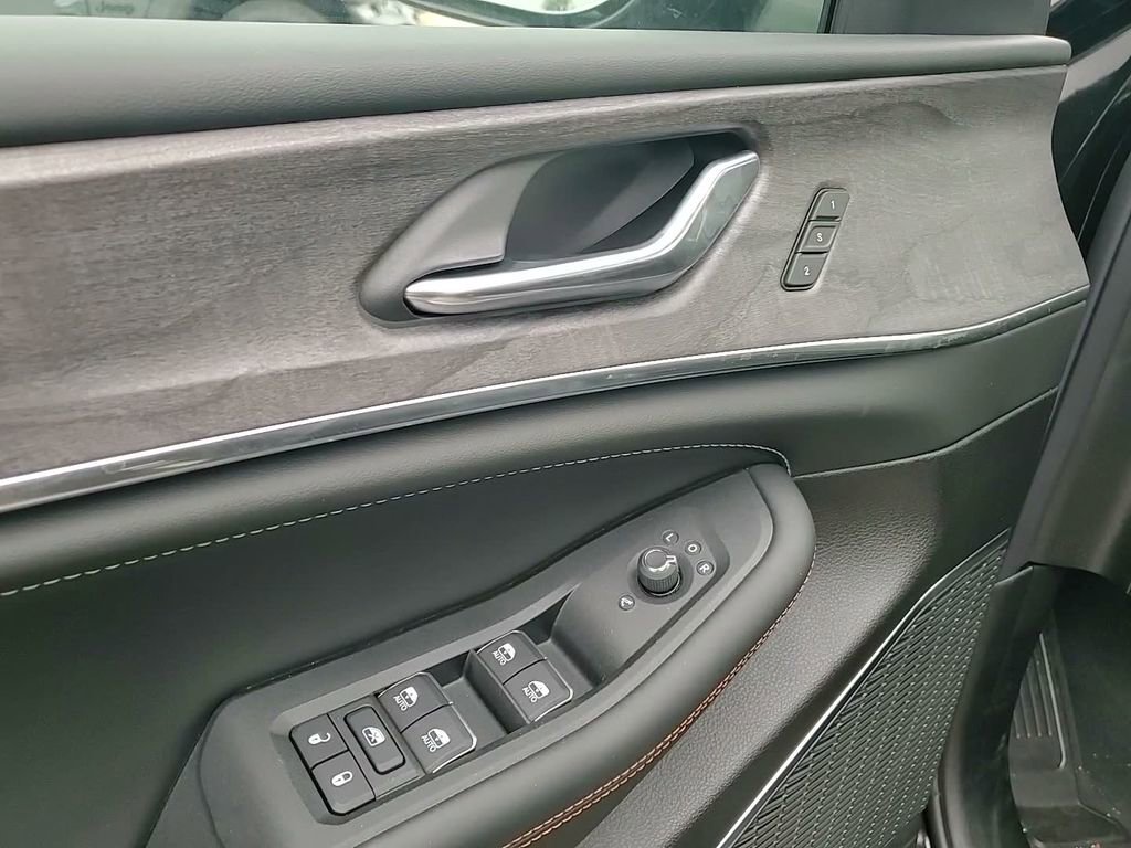 New 2025 Jeep Grand Cherokee L Overland w/ Trailer Tow Package image 24