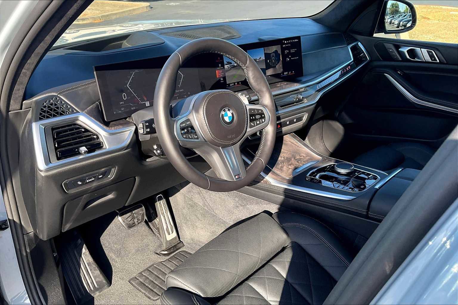 Used 2025 BMW X7 xDrive40i w/ M Sport Package image 17