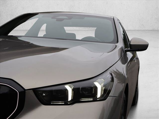Certified 2026 BMW 530i xDrive AWD/4WD image 2