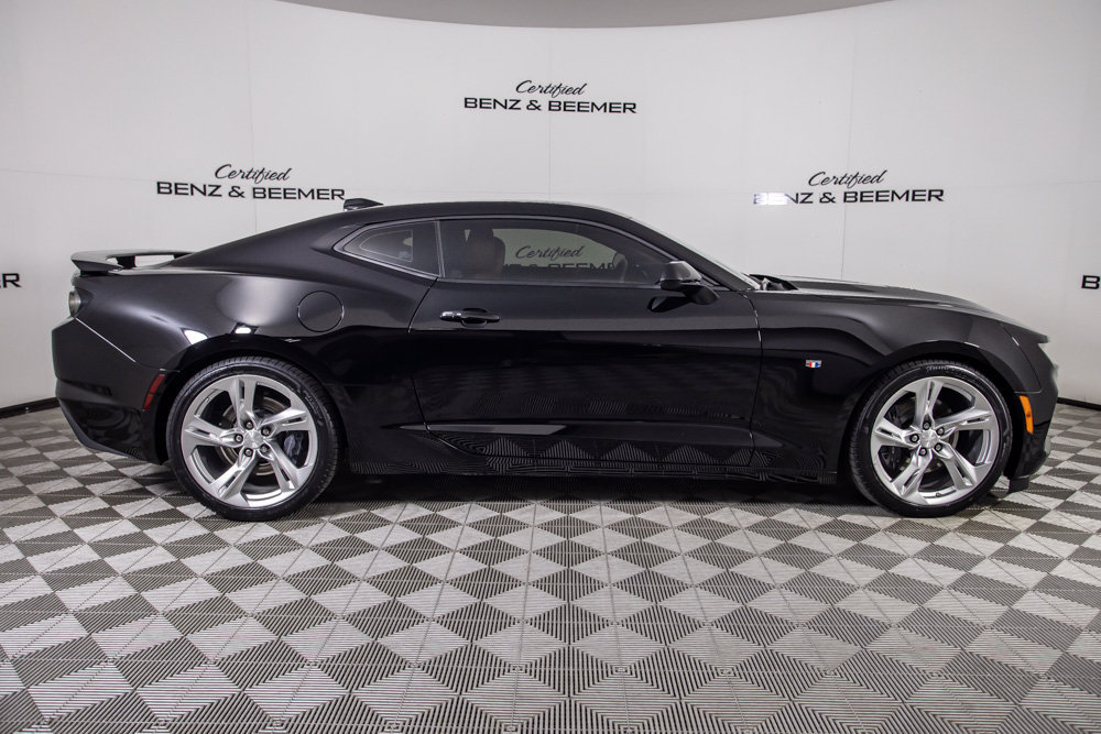 Used 2021 Chevrolet Camaro SS RWD image 3