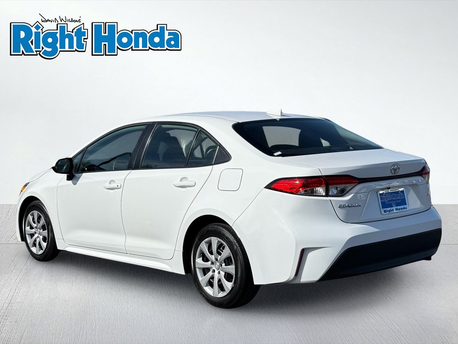 Used 2025 Toyota Corolla LE FWD image 4