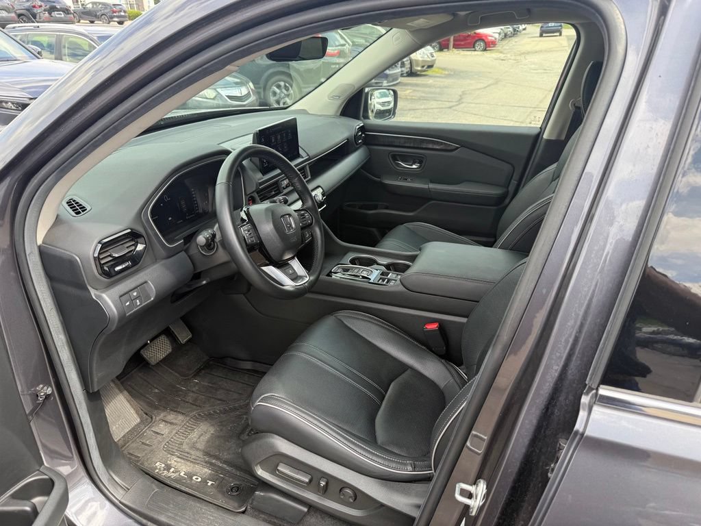 Used 2025 Honda Pilot Elite image 9