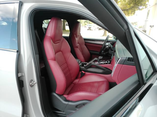 Used 2022 Porsche Cayenne S Platinum AWD/4WD image 24