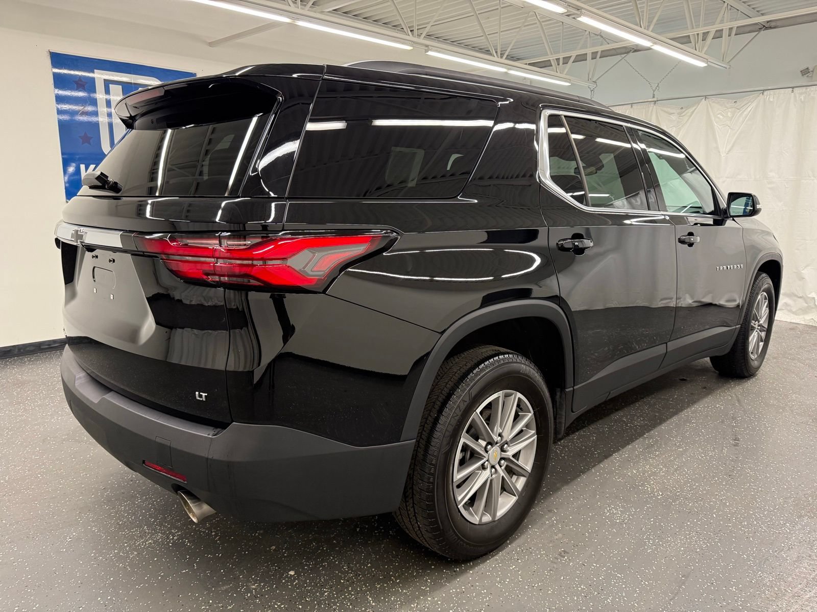 Used 2024 Chevrolet Traverse LT w/ LPO, Floor Liner Package AWD/4WD image 2