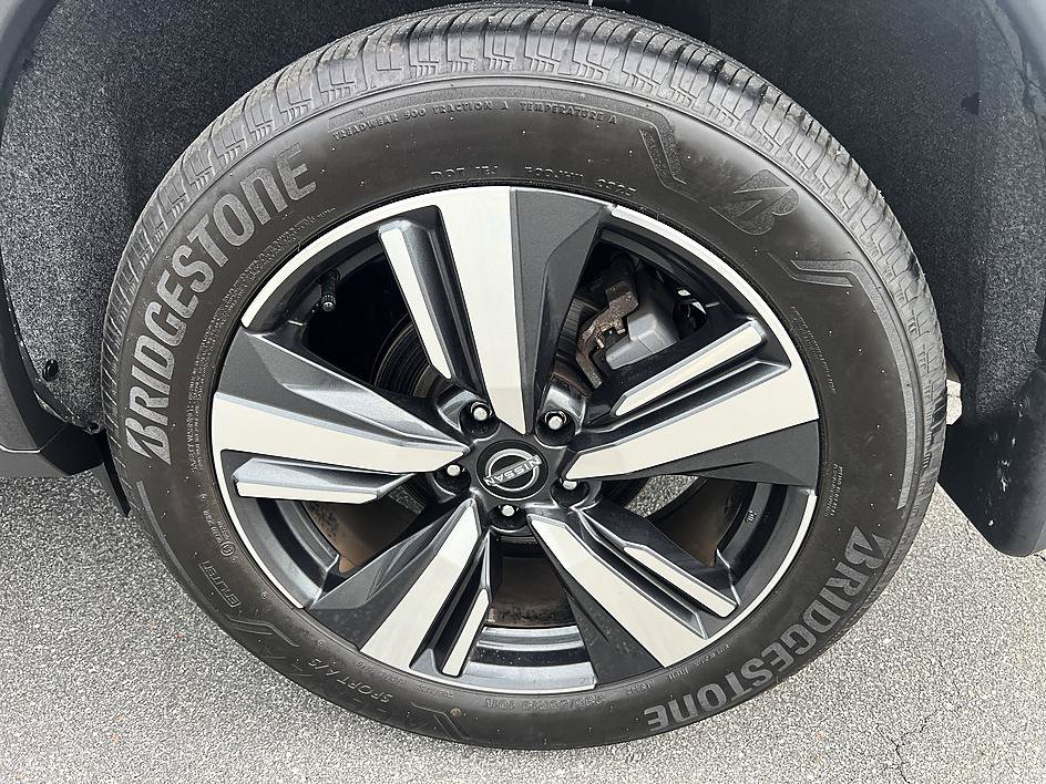 Certified 2025 Nissan Rogue SL w/ Tech Package AWD/4WD image 10
