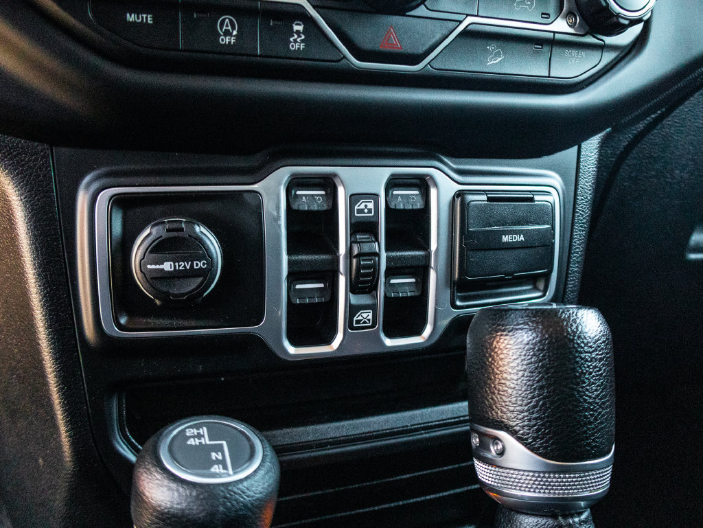 Used 2018 Jeep Wrangler Unlimited Sport S AWD/4WD image 38